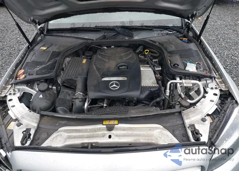 2016 Mercedes-Benz C 300 4Matic z USA, uszkodzony, nr VIN 55SWF4KB9GU103314